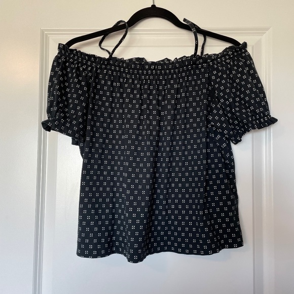 Women’s H&M Off-Shoulder Top Black with Pattern - Picture 1 of 3